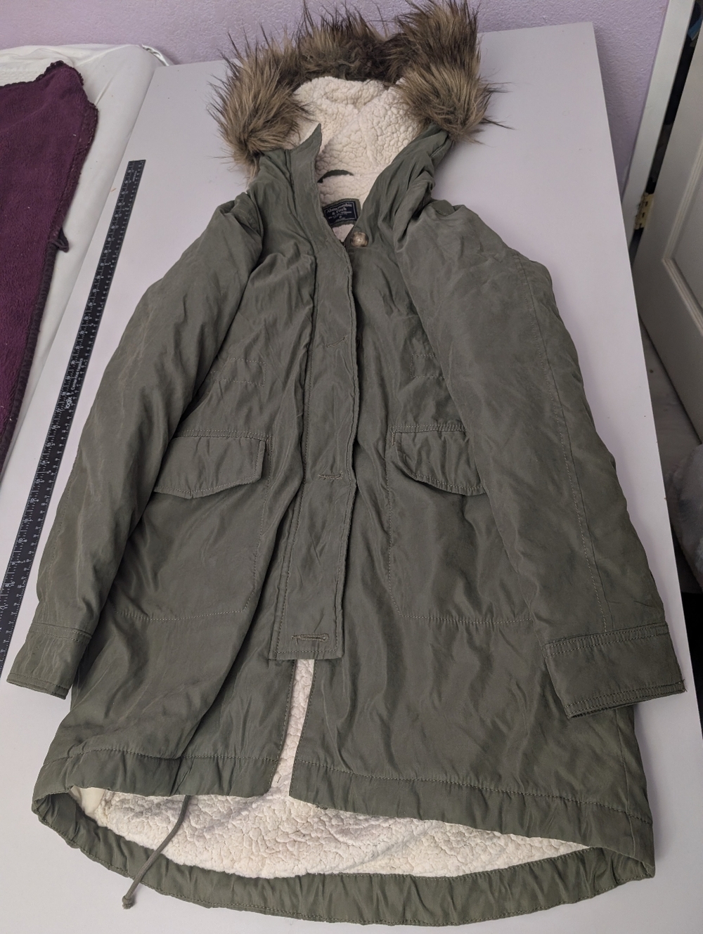 Abercrombie & Fitch Sherpa Lined Olive Green Faux Fur-Trim Hooded Parka